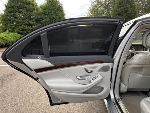 Used 2014 Mercedes-Benz S 550 Sedan image 25