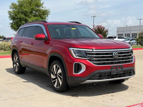 Used 2024 Volkswagen Atlas SE FWD image 1