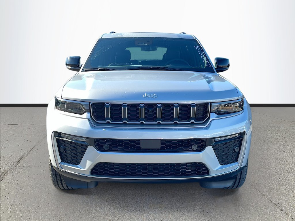 New 2026 Jeep Grand Cherokee Limited w/ Luxury Tech Group II RWD image 2