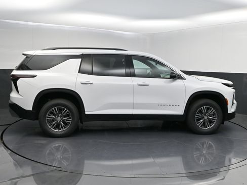New 2026 Chevrolet Traverse LT FWD image 8