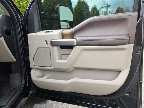 Used 2019 Ford F250 Limited image 45