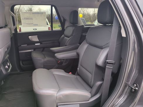 New 2025 Ford Expedition Active image 15