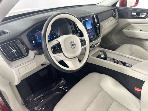 Used 2023 Volvo XC60 B5 Plus FWD image 9