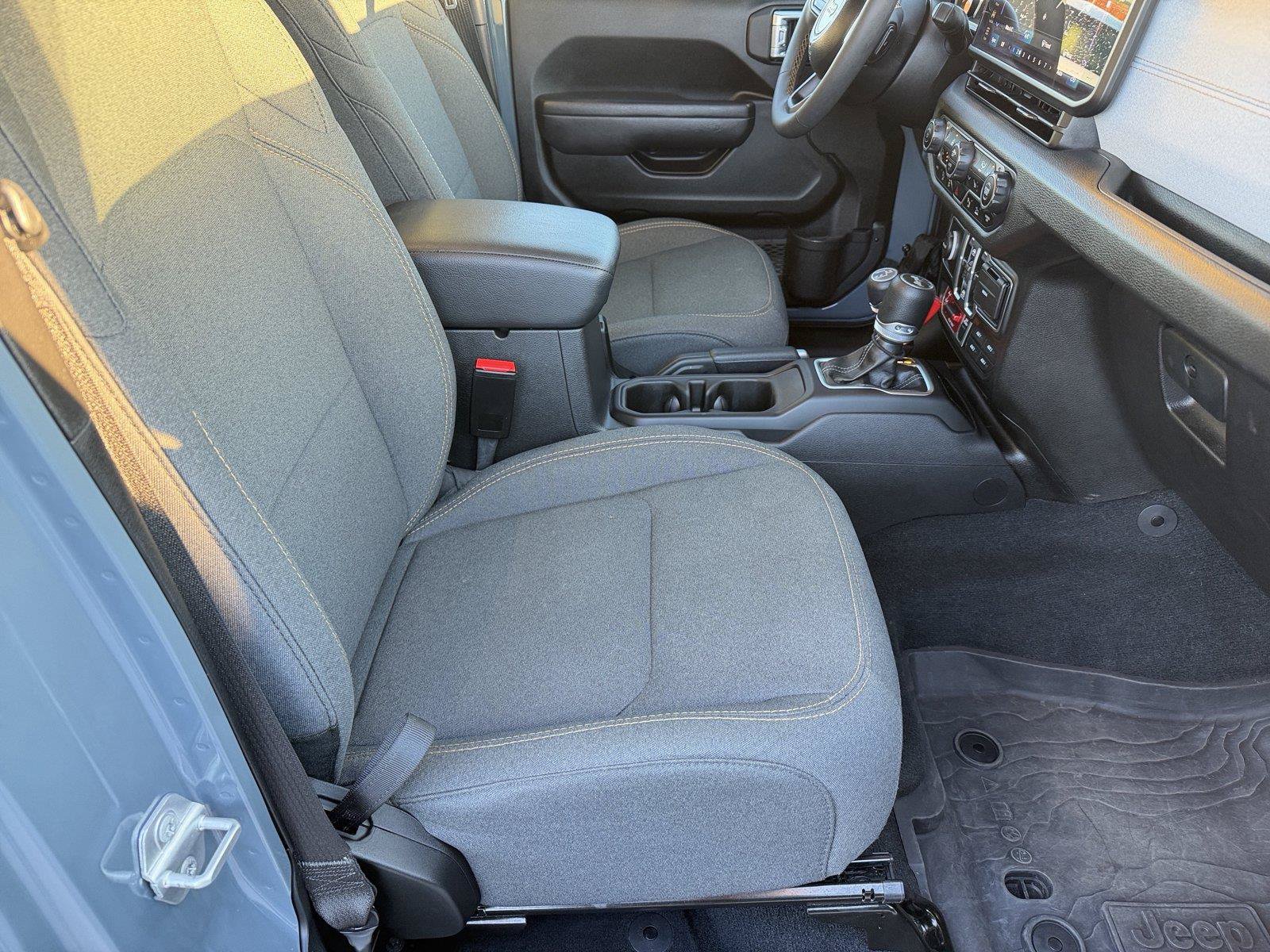 Used 2024 Jeep Wrangler Unlimited Sport AWD/4WD image 12