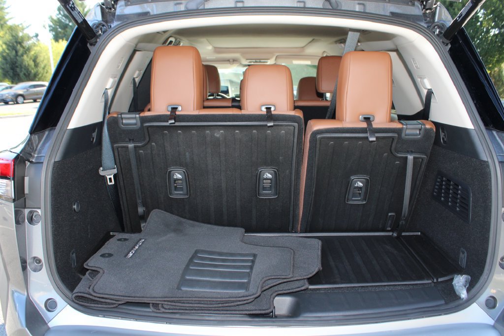 Used 2025 Nissan Pathfinder Platinum w/ Cargo Package AWD/4WD image 46