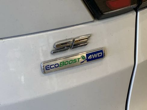 Used 2018 Ford Escape SE image 12