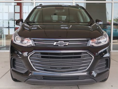 Used 2021 Chevrolet Trax LT w/ Midnight Edition FWD image 2