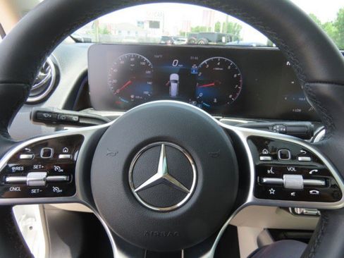Used 2023 Mercedes-Benz GLB 250 image 26