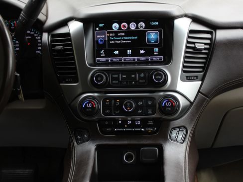 Used 2015 Chevrolet Suburban LT image 22