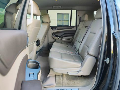 Used 2019 Chevrolet Suburban LT image 12
