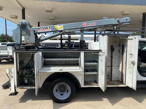 Used 2017 Ford F550 2WD Regular Cab Super Duty image 28