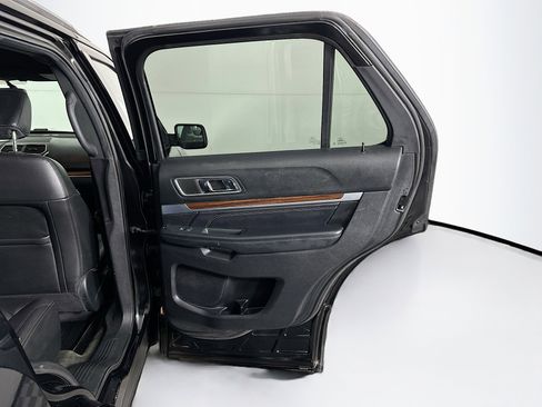 Used 2018 Ford Explorer Limited image 31