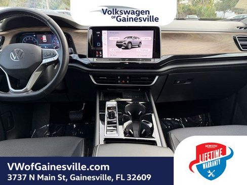 Used 2025 Volkswagen Atlas SE image 14