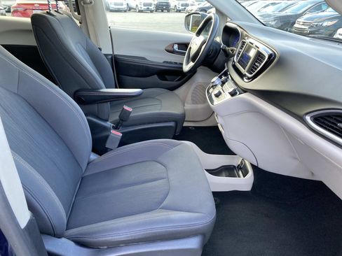 Used 2019 Chrysler Pacifica LX image 20