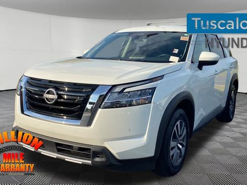 Used 2023 Nissan Pathfinder SL image 4