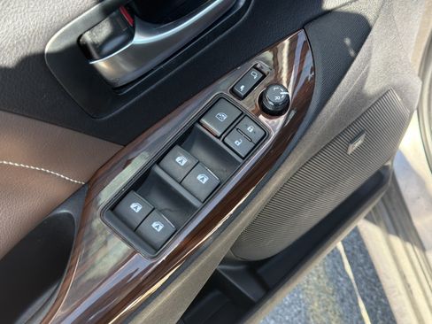 Used 2017 Toyota Sienna Limited FWD image 19