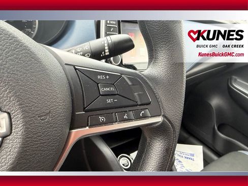 Used 2025 Nissan Versa SV FWD image 18
