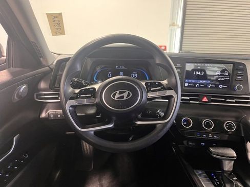 Used 2024 Hyundai Elantra SE image 21