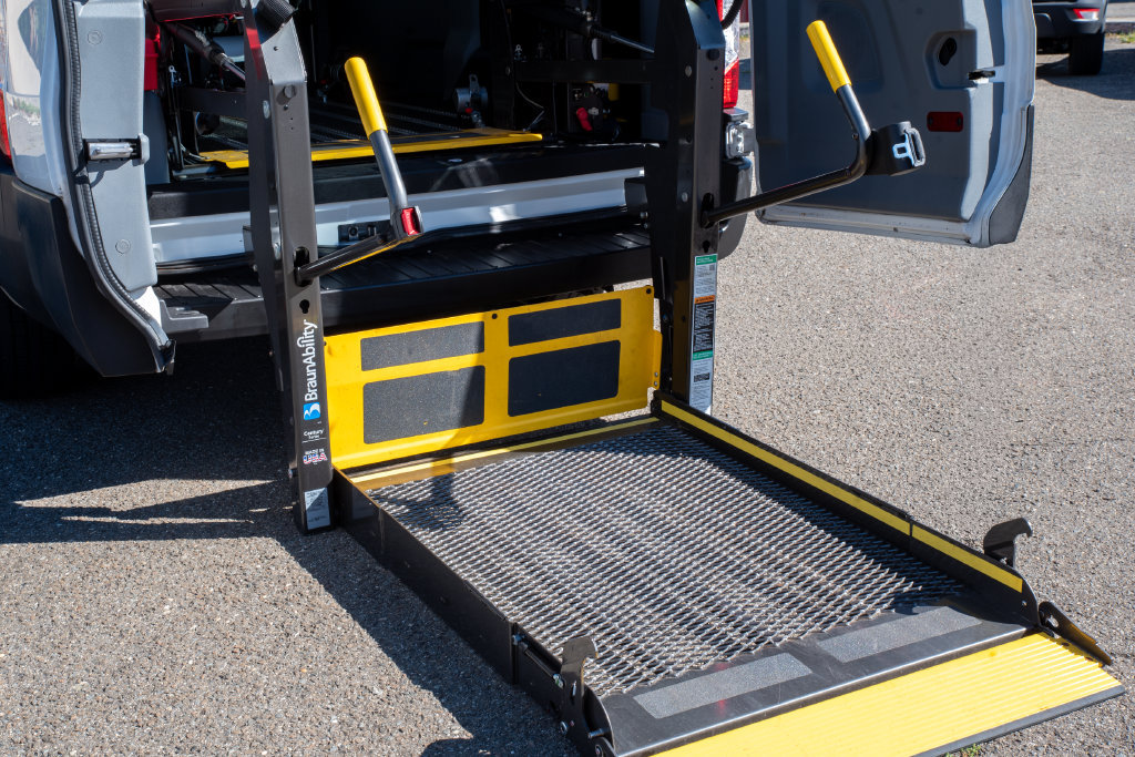 Used 2019 Ford Transit 150 XL RWD image 2