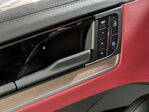 New 2026 Porsche Cayenne S image 21