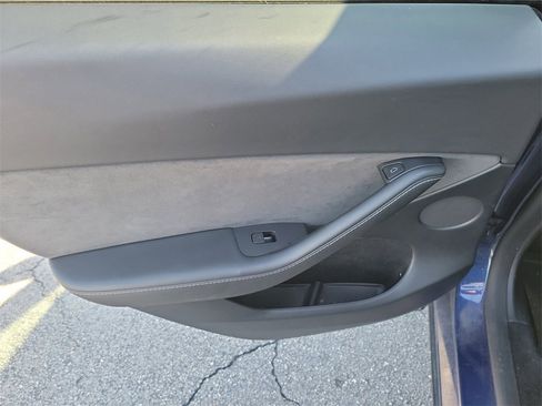 Used 2023 Tesla Model Y Performance image 9
