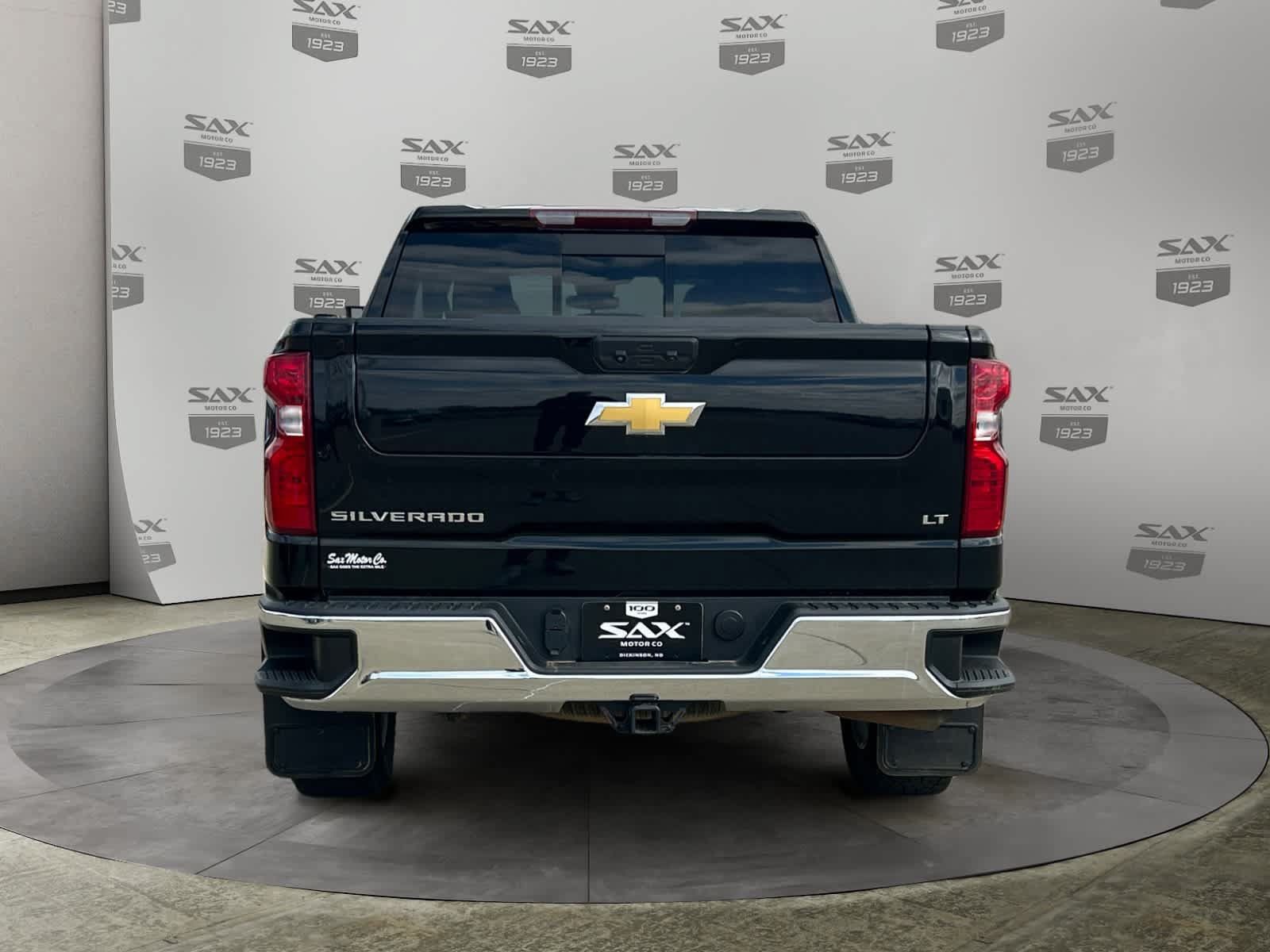 Used 2022 Chevrolet Silverado 1500 LT w/ Convenience Package II AWD/4WD image 4