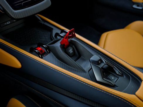 Used 2025 Lamborghini Revuelto image 26