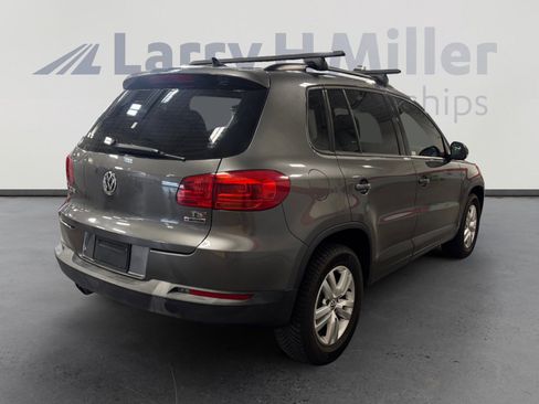 Used 2017 Volkswagen Tiguan S image 5