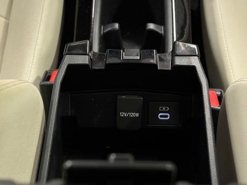 Used 2024 Toyota Corolla Cross XLE image 30