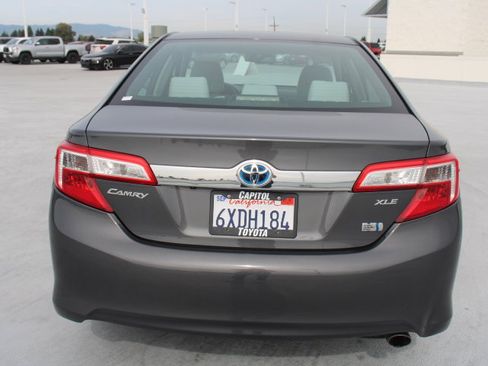 Used 2012 Toyota Camry XLE w/ Convenience Pkg image 4