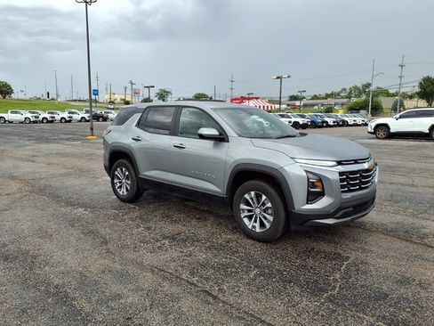 Used 2026 Chevrolet Equinox LT AWD/4WD image 8