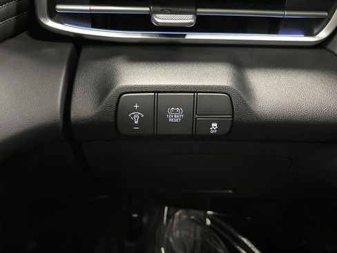 Used 2024 Hyundai Elantra Limited image 25