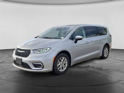 Used 2023 Chrysler Pacifica Touring-L