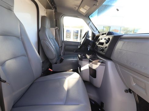 Certified 2023 Ford E-450 and Econoline 450 Super Duty w/ Power Windows & Locks Group image 9