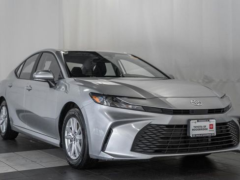 Used 2025 Toyota Camry LE image 1