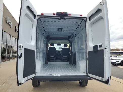 Used 2025 RAM ProMaster 2500 w/ Convenience Group image 19