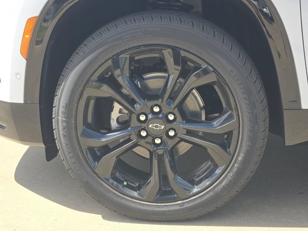 New 2027 Chevrolet Traverse RS w/ LPO, Floor Liner Package AWD/4WD image 9