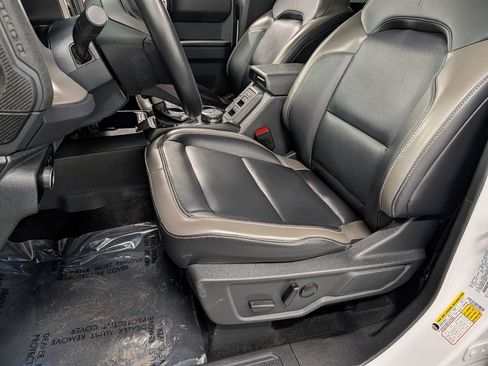 Used 2025 Ford Bronco Outer Banks AWD/4WD image 13