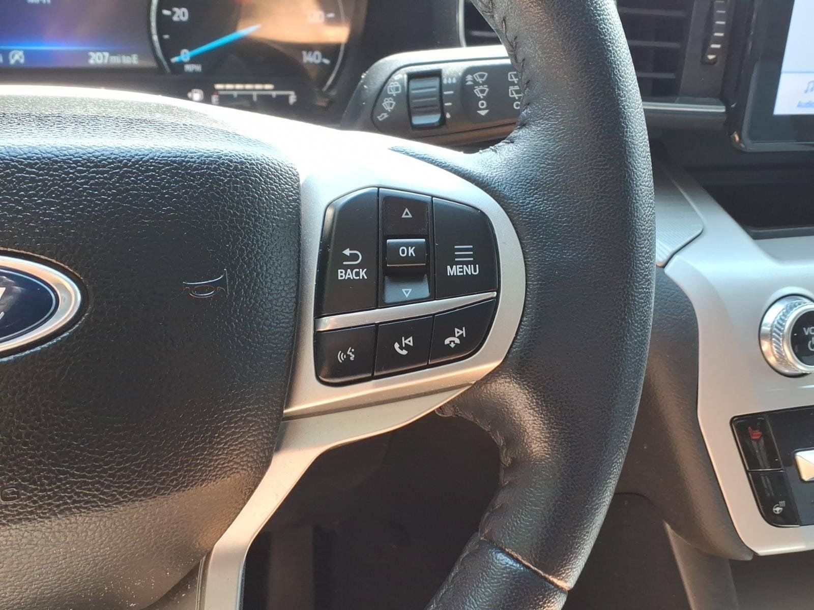 Used 2023 Ford Explorer XLT w/ Equipment Group 202A AWD/4WD image 17