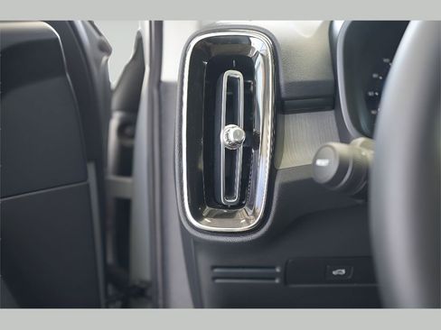 New 2025 Volvo XC40 B5 Ultra w/ Protection Package image 10