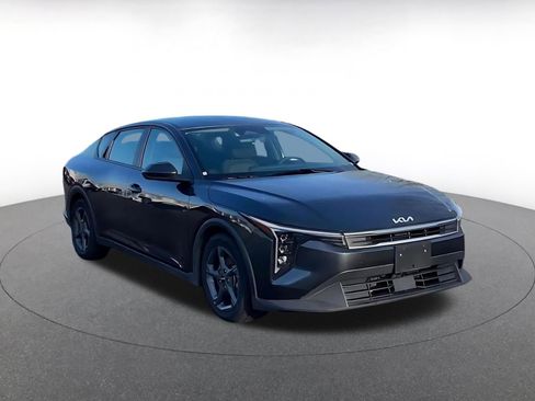 Used 2025 Kia K4 LXS image 3