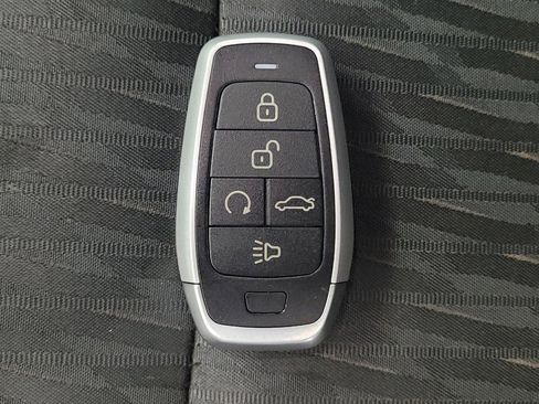 Used 2020 Nissan Rogue SV FWD image 32