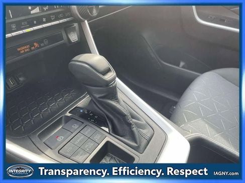 Certified 2022 Toyota RAV4 XLE w/ Carpet Mat Package (TMS) AWD/4WD image 30