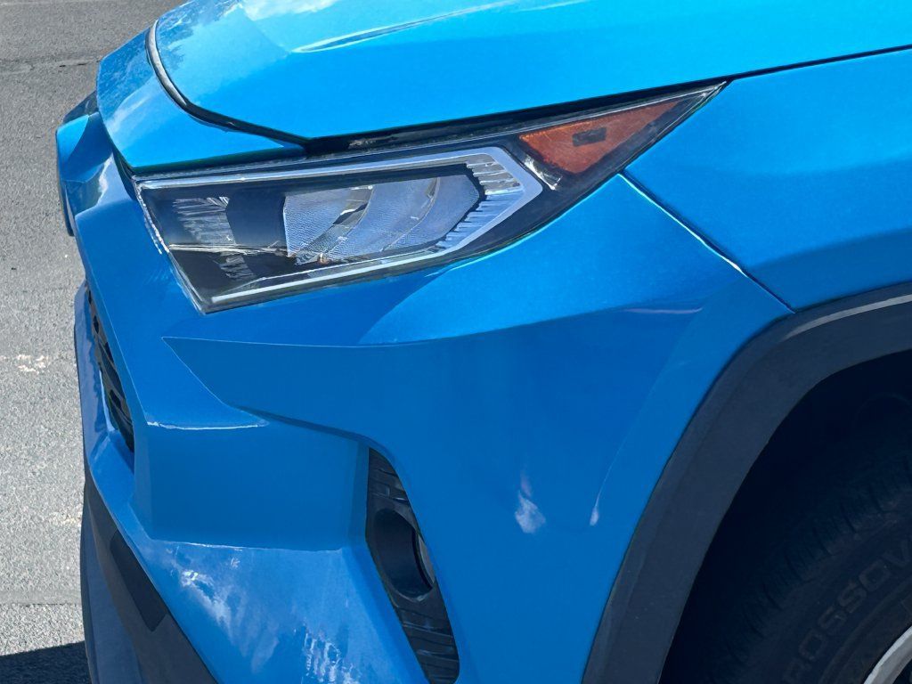 Used 2021 Toyota RAV4 XLE AWD/4WD image 11