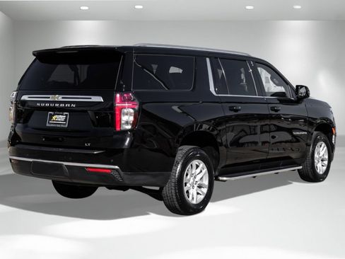 Used 2022 Chevrolet Suburban LT w/ Luxury Package image 7