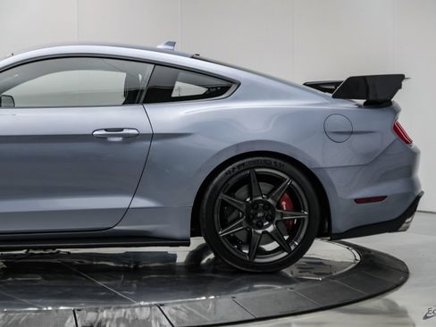 Used 2022 Ford Mustang Shelby GT500 w/ Carbon Fiber Track Pack RWD image 11