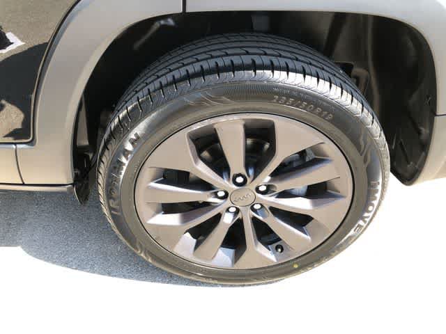 Certified 2021 Jeep Cherokee Latitude Lux 80th Anniv w/ Quick Order Package 2YU 80th FWD image 12