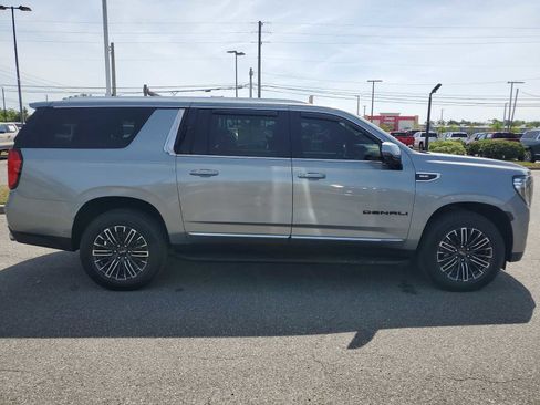 Used 2023 GMC Yukon XL Denali image 7