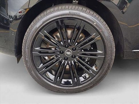 New 2025 Land Rover Range Rover Long Wheelbase SE image 10