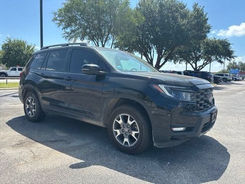 Used 2023 Honda Passport TrailSport image 3